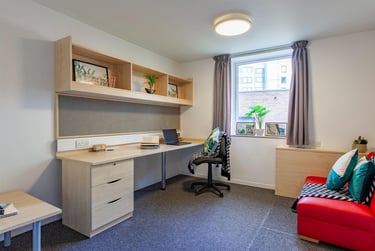 1 bed house, De Walden Way, City Centre, Bradford, BD71BD - Image 2